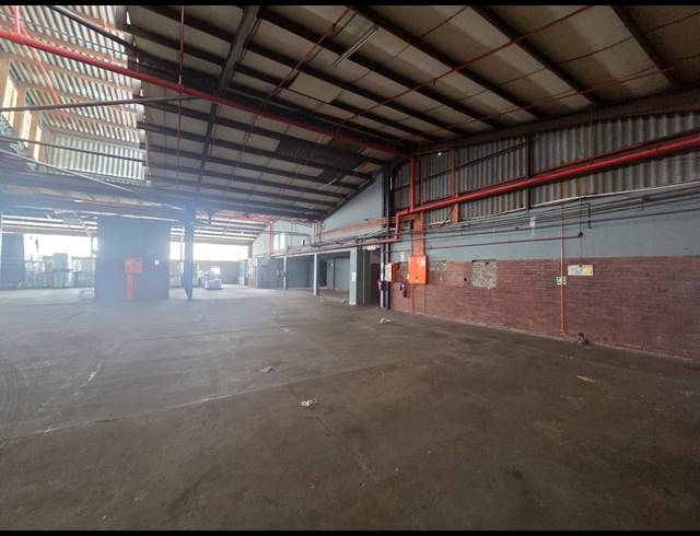 7,600M² WAREHOUSE FOR SALE IN JACOBS